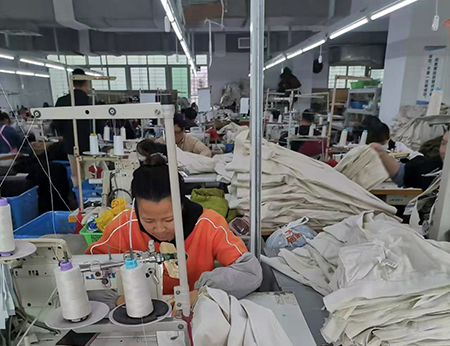 What can Zihong Clothing offer for you?