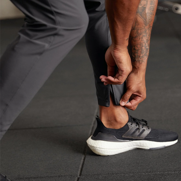 Training joggers stretch nylon with bottom zip